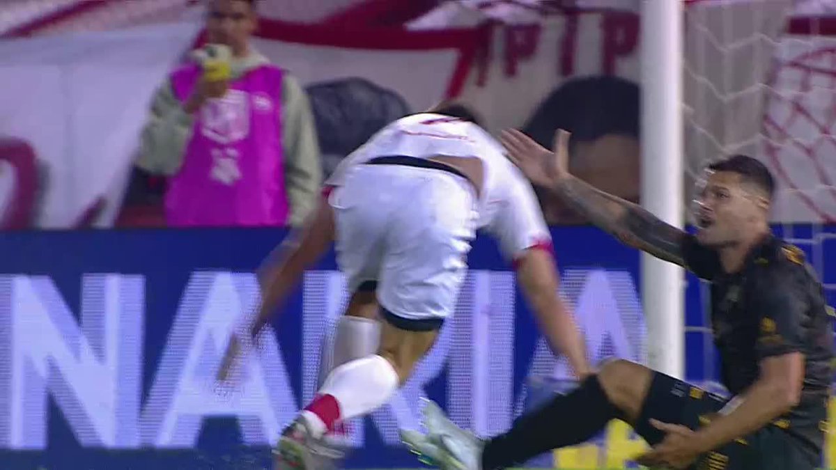 Se acuerdan cuando Mauro Zarate hizo el penal mas pelotudo de la historia.