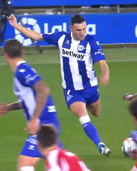 💙 Tal día como hoy, Lucas Pérez marcaba este golazo con el Deportivo Alavés.
