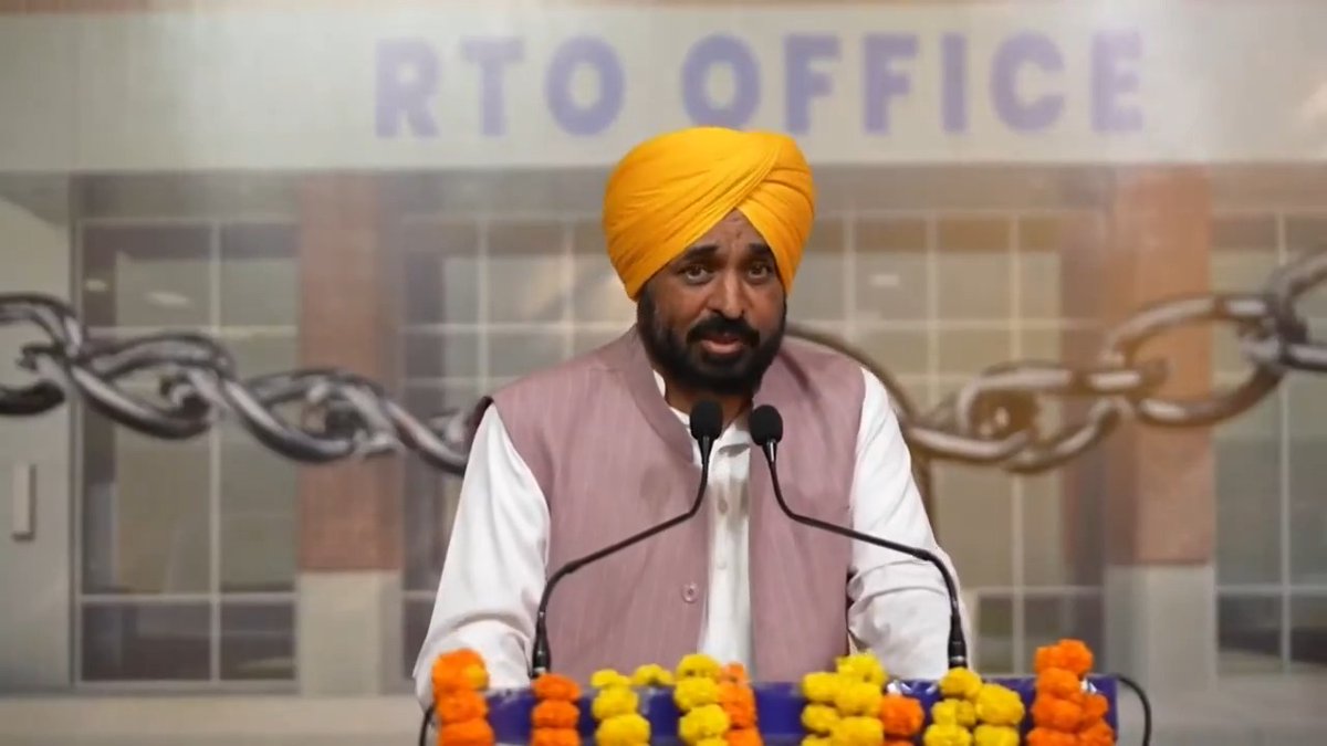 ਪੰਜਾਬ ਦੇਸ਼ ਦਾ ਪਹਿਲਾ ਸੂਬਾ ਹੈ ਜਿੱਥੇ RTO ਦੇ ਕੰਮਾਂ ਨੂੰ ਫੇਸਲੈੱਸ ਕਰਕੇ ਦਫ਼ਤਰਾਂ ਵਿੱਚ ਲੋਕਾਂ ਦੀ ਖੱਜਲ-ਖ਼ੁਆਰੀ ਅਤੇ ਭ੍ਰਿਸ਼ਟਾਚਾਰ ਨੂੰ ਤਾਲੇ ਲਗਾਏ ਜਾ ਰਹੇ ਨੇ। ਆਉਣ ਵਾਲੇ ਦਿਨਾਂ ਵਿੱਚ ਕਈ ਹੋਰ ਲੋਕਪੱਖੀ ਸਕੀਮਾਂ ਸ਼ੁਰੂ ਕੀਤੀਆਂ ਜਾਣਗੀਆਂ। ਅਸੀਂ ਪੰਜਾਬ ਦੇ ਲੋਕਾਂ ਨੂੰ ਸਾਫ਼-ਸੁਥਰਾ ਸਿਸਟਮ ਦੇਣ ਲਈ ਵਚਨਬੱਧ ਹਾਂ। ----- पंजाब देश का पहला राज्य है जहाँ RTO के कामों को फेसलेस बनाकर दफ़्तरों में होने वाली लोगों की परेशानी और भ्रष्टाचार पर ताला लगाया जा रहा है। आने वाले दिनों में कई और जनहितकारी योजनाएँ शुरू की जाएँगी। हम पंजाब के लोगों को एक साफ-सुथरा सिस्टम देने के लिए वचनबद्ध हैं।