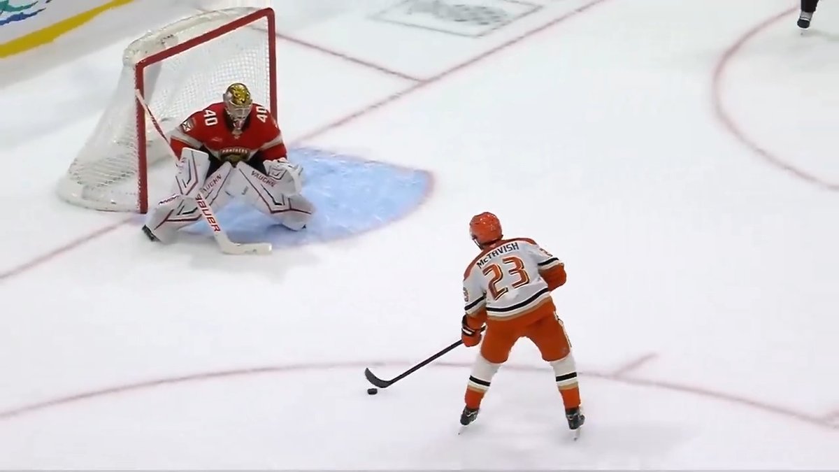Mason McTavish pulled off his patented NASTY shootout move again last night 🔥 He practices it every warm-up, and goalies still can’t stop it 😭
