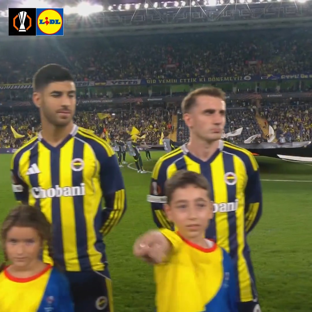 Wholesome moments in the #UEL 🥹 @LidlGB | #UELOnYourTeam