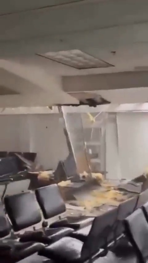 Video showing the damage sustained at Montego Bay’s Sangster International Airport after #HurricaneMelissa came through 🌀 The hurricane reportedly killed at least 20 people in Haiti & has since moved north of Cuba into warm waters south of the Bahamas.... #CityLife #hurricane #melissa #haiti #cuba #bahamas #Category5 #Cat5