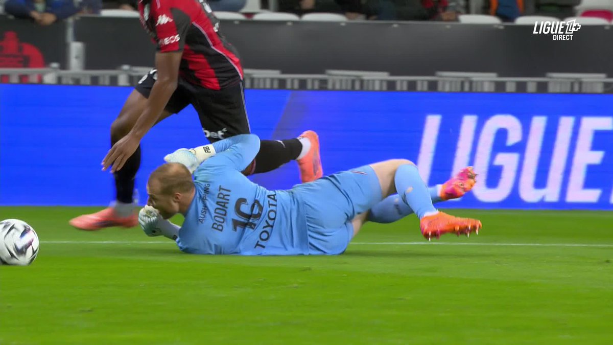 🧤 Sortie ratée... Penalty transformé ! Le premier but du Multiplex est à Nice