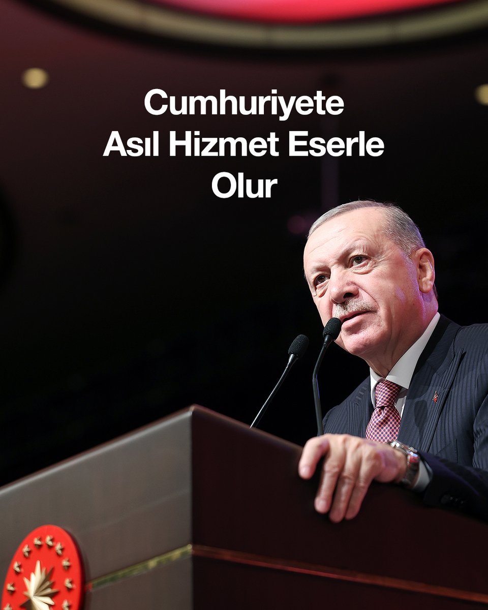 Cumhuriyeti salonlara ve gardıroplara indirgemeye çalışan slogan cumhuriyetçilerine aldırmadan Cumhuriyete asıl hizmetin eser ve hizmetle olacağını 81 vilayetimize kazandırdığımız devasa yatırımlarla ortaya koyuyoruz.
