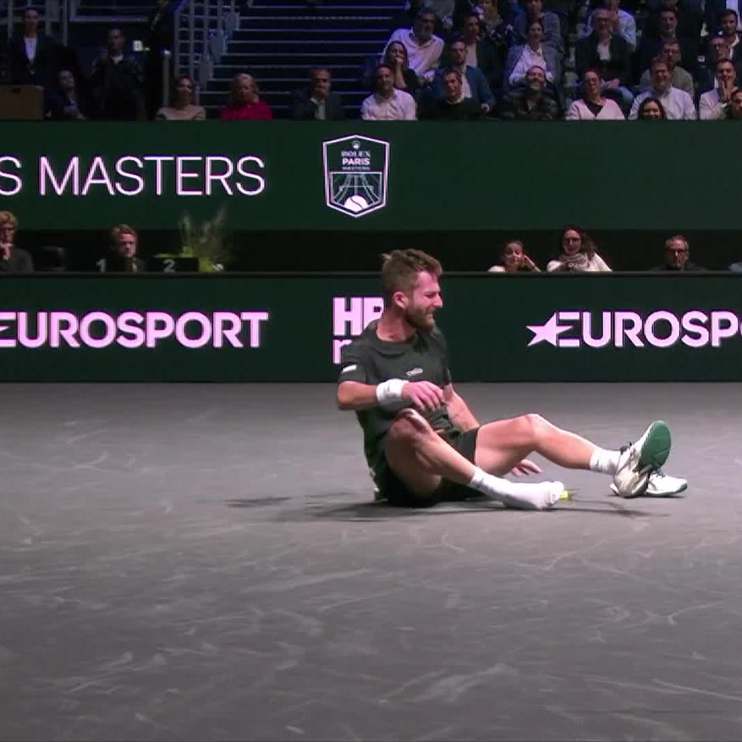 Anyone who says tennis isn't art has never seen Corentin Moutet gracefully lose a shoe on his baseline 😱 #RolexParisMasters