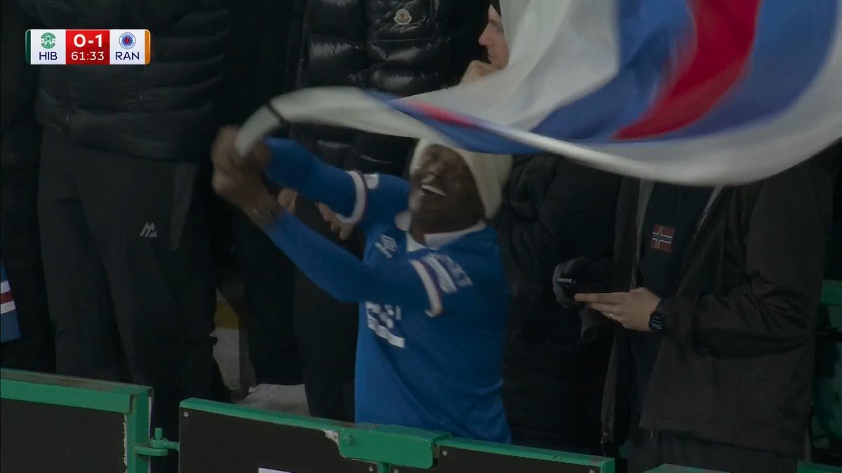 Ranger striker Danilo’s dad is in the stands and enjoying the atmosphere! 🤣 🔥