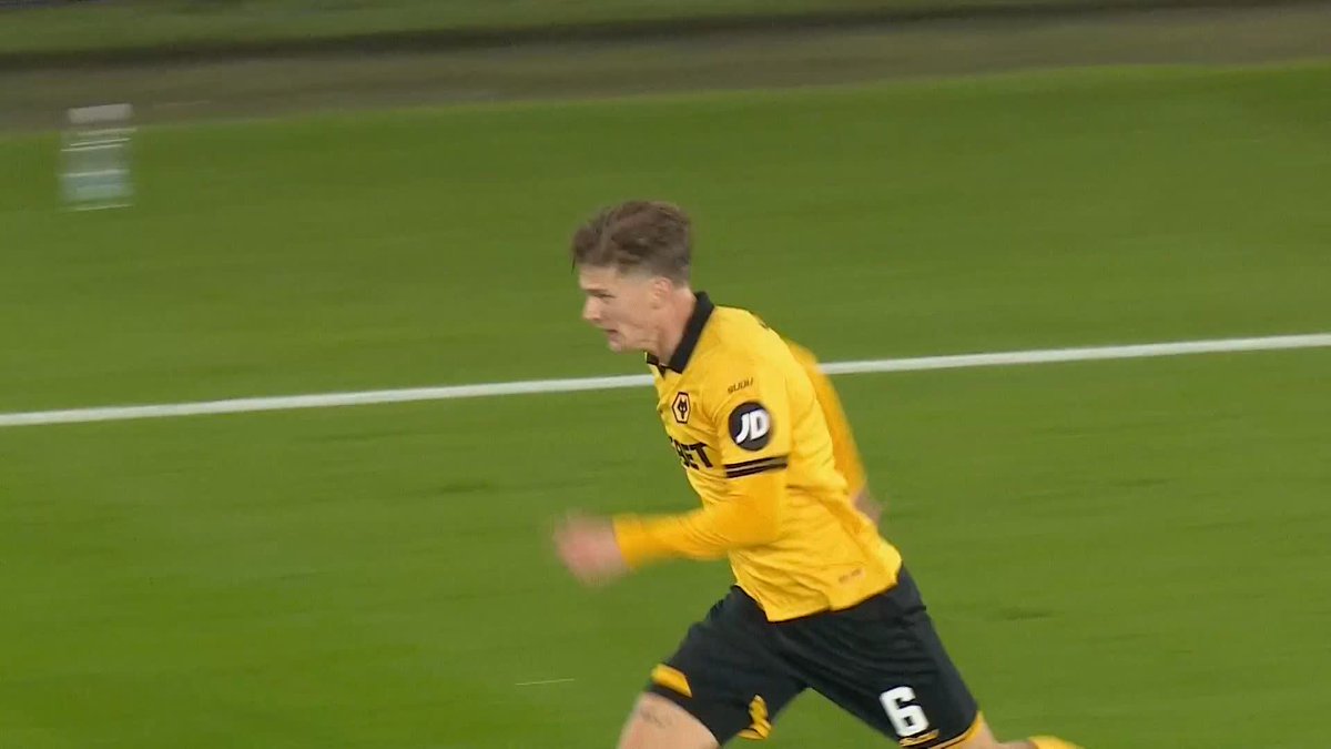 The Wolves comeback is on 🐺 David Møller Wolfe scores to make it 3-2!