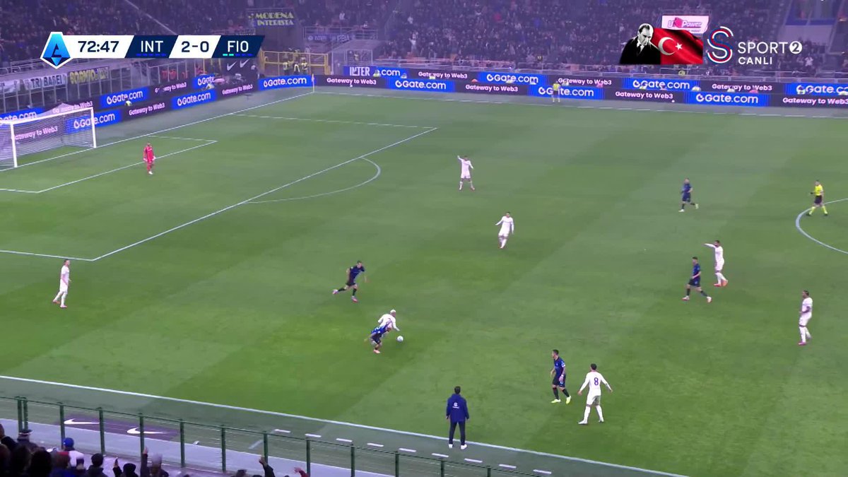 Sucic de enfes bir gol atıyor. Inter farkı 2'ye çıkardı.