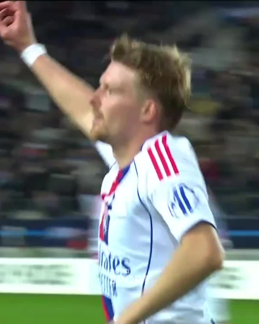 Pavel Šulc a jeho dnešní dva góly proti Paris FC. Ten druhý je zatím tím nejlepším, co za Lyon dal.👌
