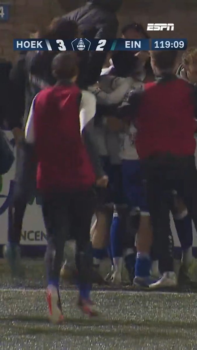 HSV Hoek schakelt FC Eindhoven uit met een goal in de 119e minuut 😲🏆 #hsvfce