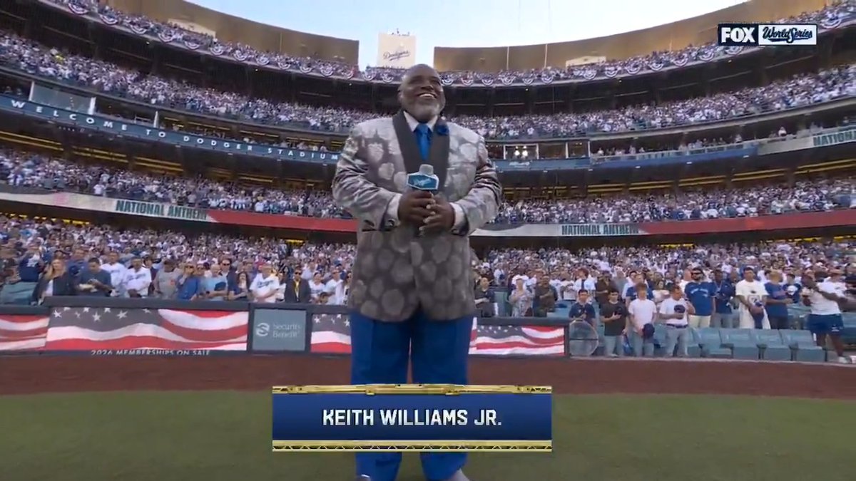 Gospel singer Keith Williams Jr. delivers the U.S. national anthem ahead of #WorldSeries Game 5 🇺🇸
