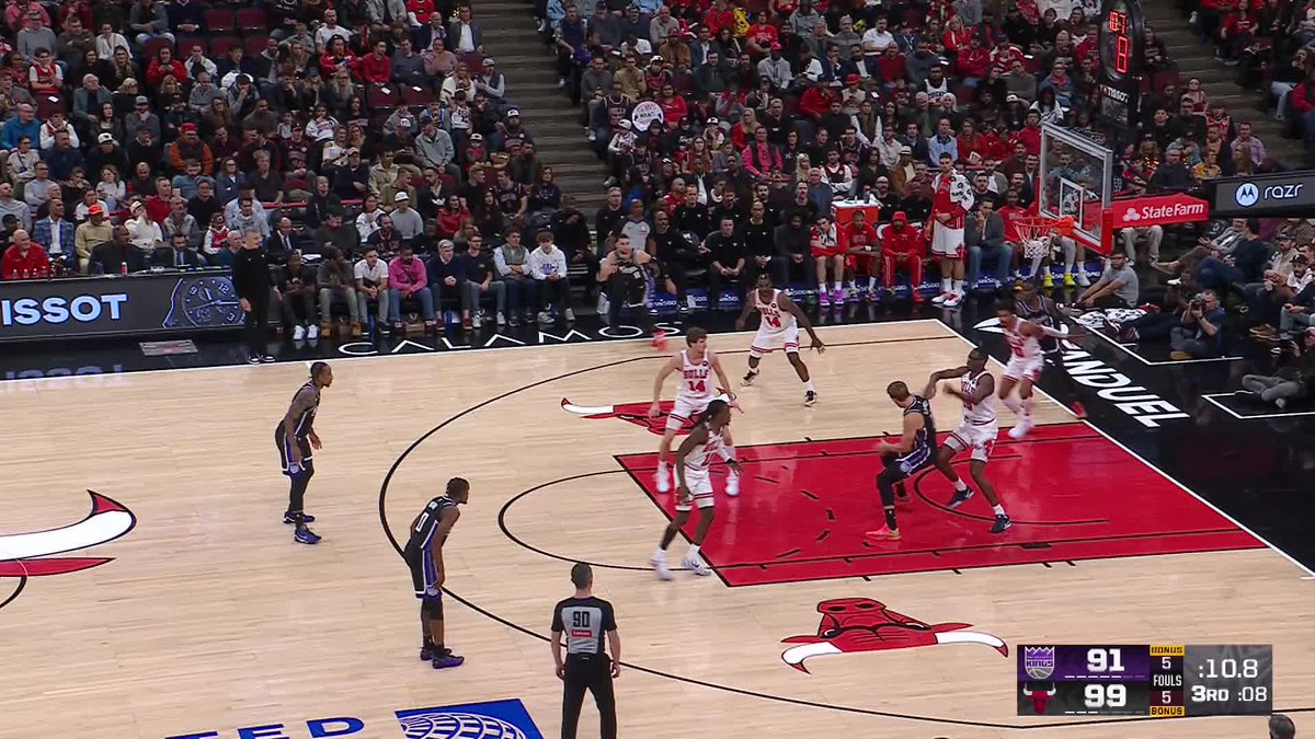 What a feed by Tre Jones 😮💨 Tre Jones | Chicago Sports Network