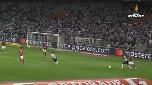 Zaracho la intentó de nuevo. Respect.