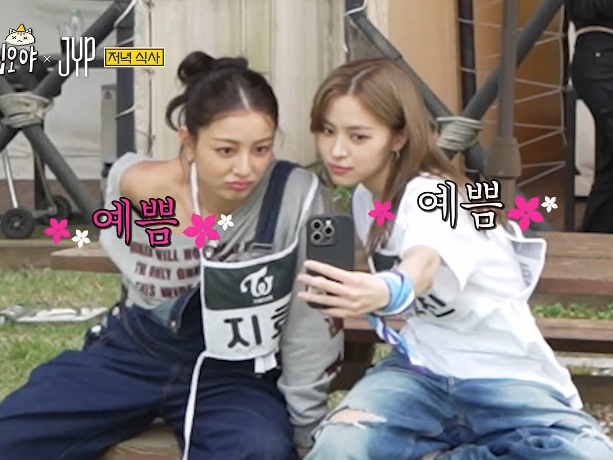 Jihyo and Ryujin taking a selca together since they don't get to meet often with full makeup on