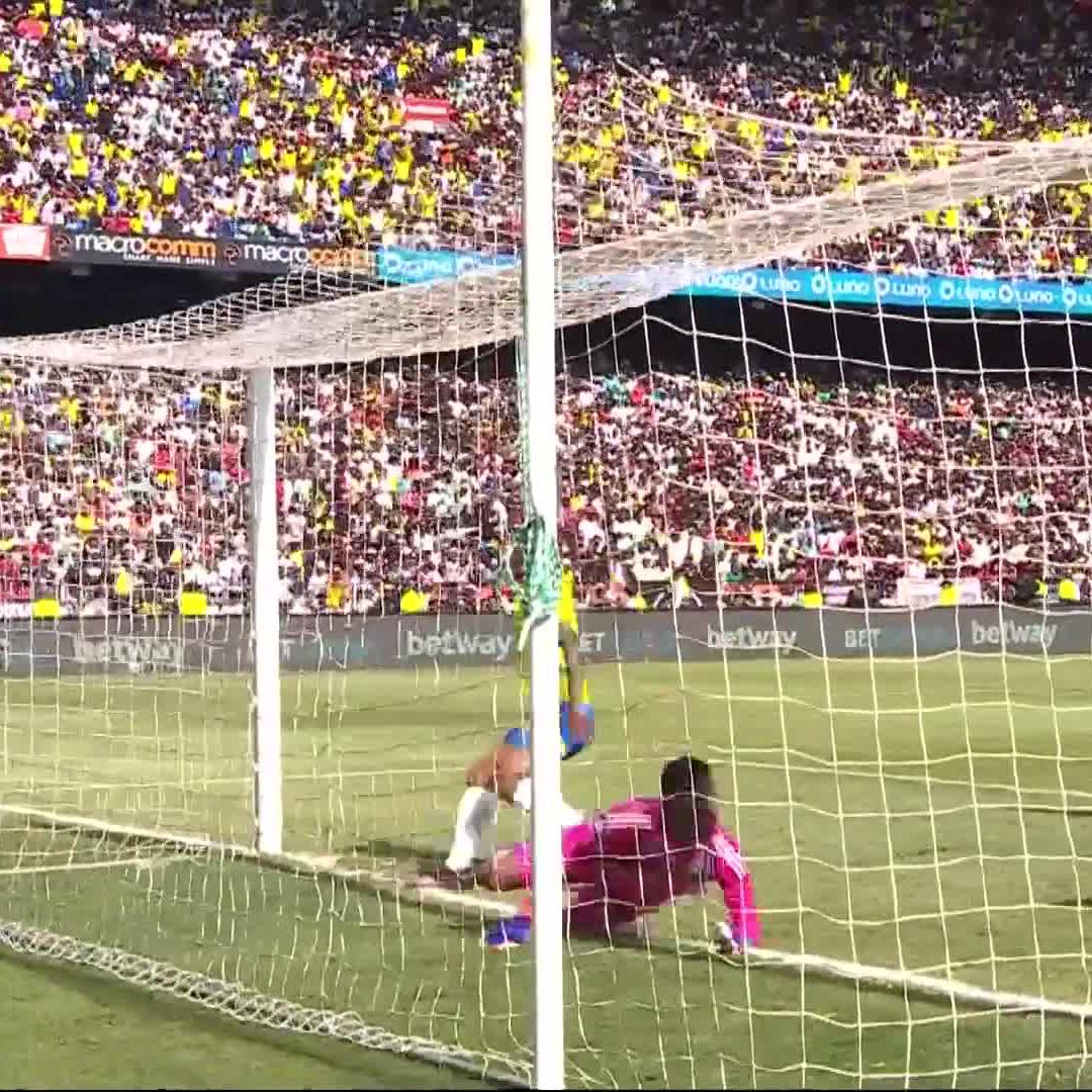 #𝐁𝐞𝐭𝐰𝐚𝐲𝐏𝐫𝐞𝐦 𝐫𝐞𝐰𝐢𝐧𝐝: When Sundowns and Pirates met at Loftus earlier this year, the Brazilian delivered a ruthless performance winning 4-1. They meet again at Loftus on Saturday. #SSDiski