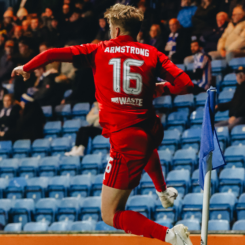 Off the mark for Stuart Armstrong in the red of the Dons 🔴