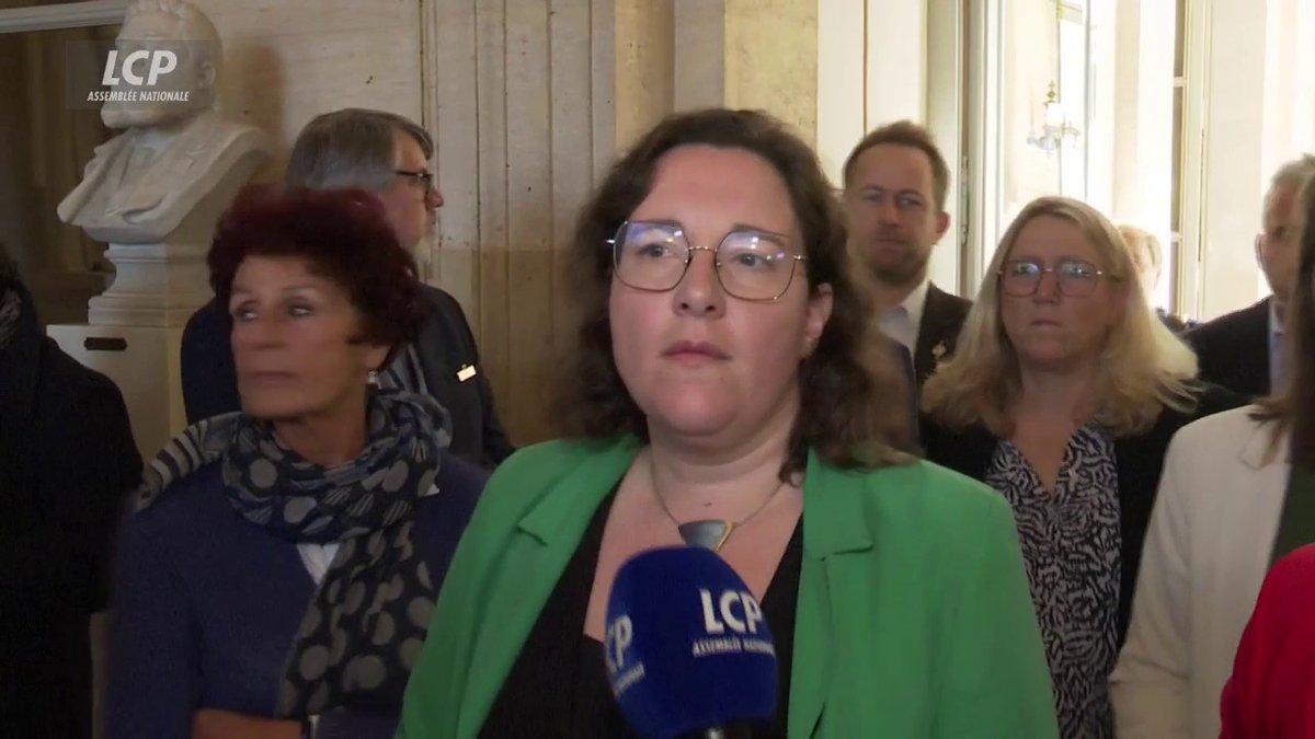 Dénonciation de l'accord franco-algérien de 1968 : "Où est Gabriel Attal ? Où sont les députés macronistes ? Ce qu'on vient de vivre dans l'hémicycle, c'est inacceptable", dénonce Cyrielle Chatelain (Ecologiste et social). "L'absence des macronistes a donné une victoire au RN."