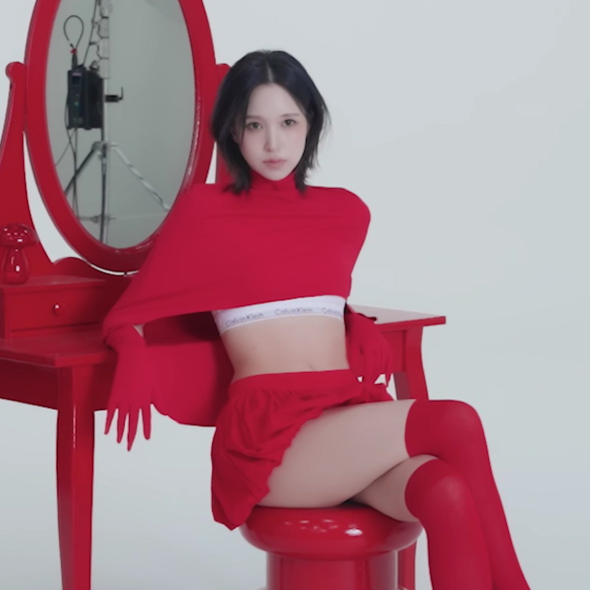 OBSESSED WITH MINA IN THIS LOOK
