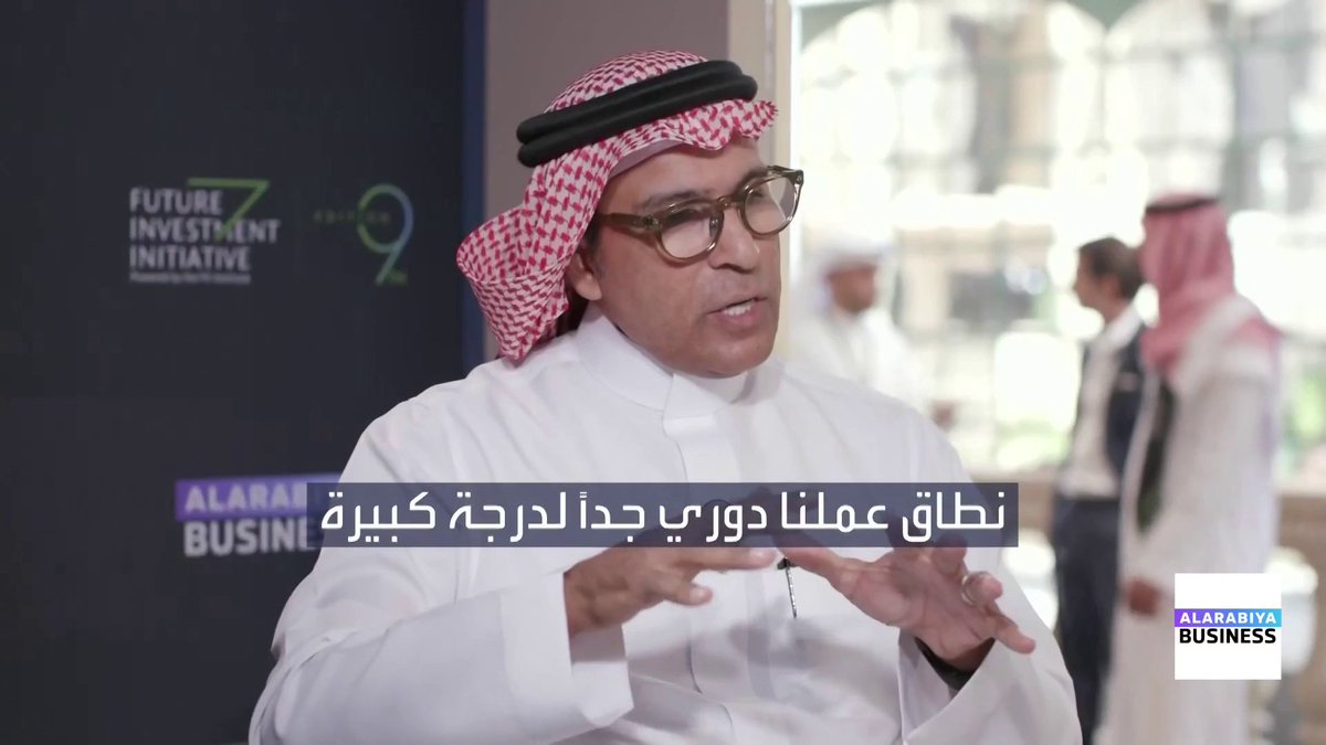 🔴 عندي سؤال : طالما الضيف عربي القناة عربية الجمهور عربي المذيعة عربية الشركة عربية ولا يسمح بتملك الأجانب فيها!! حتى أسم القناة "العربية" ومع كل هذا.. رئيس البحري "أحمد السبيعي" يصرح وما يتكلم بالعربي؟ 🤔🤔