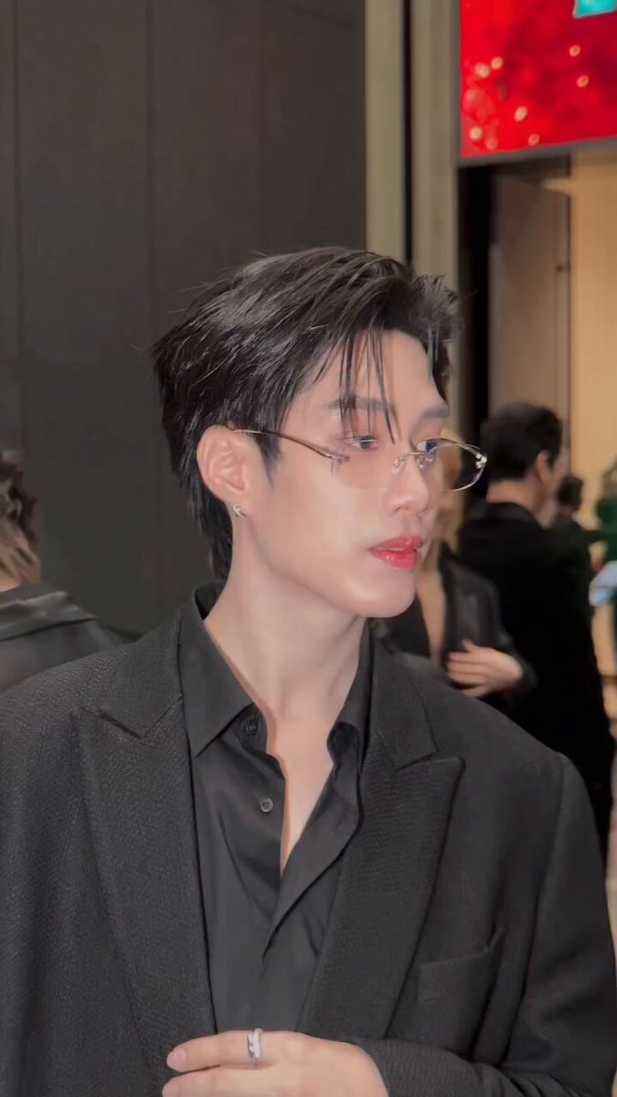 ลุคนี้คือตุยย หล่อมากกกกก🫠🖤 TFO AT ZOMVIVOR NIGHT #ZomvivorAwakeningNight #TLE_mtm