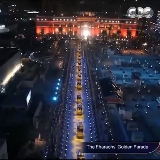 تحية عسكرية وموكب رئاسي.. استقبال ملوك يليق بالفراعنة 🔥 في موكب مهيب.. لحظة استقبال مومياوات ملوك وحكام مصر القدماء 🫡 #CBC