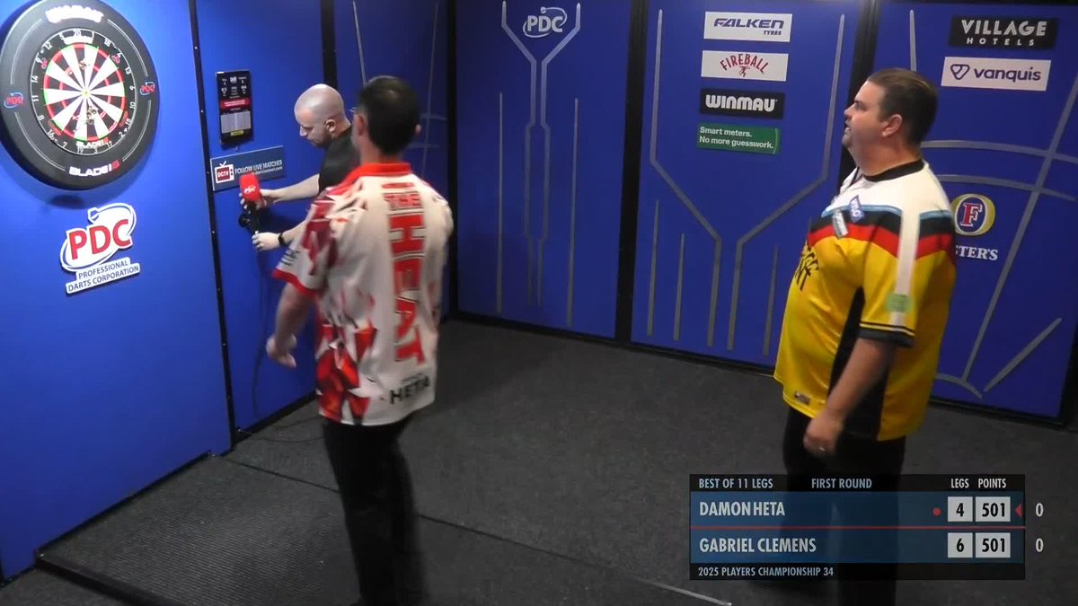 WHAT A ROUTE! 🤣 Gabriel Clemens stumbles over the line against Damon Heta, as the German goes a very unusual route on 48 to beat The Heat 6-4! 📺 #PC34