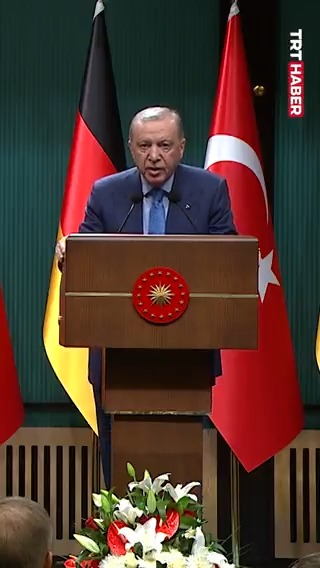 Cumhurbaşkanı Erdoğan’dan "İsrail kendini savundu" diyen Almanya Başbakanı Merz’e tepki: 📌"Hamas’ın elinde bombalar, nükleer silah yok. İsrail’in elinde mevcut. İsrail’in Gazze’yi vurduğunu Almanya görmüyor mu?"