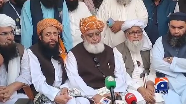 حکومت خیبرپختونخوا میں دہشتگردوں کیخلاف طاقت کا بھرپور استعمال کرے، مولانا فضل الرحمان
