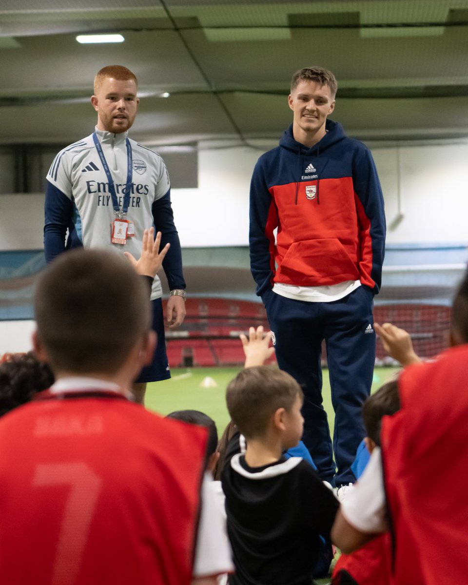 Two special guests at The Arsenal Hub ©️ Martin Odegaard and Kim Little surprised young footballers at their half-term football camp this week ❤️