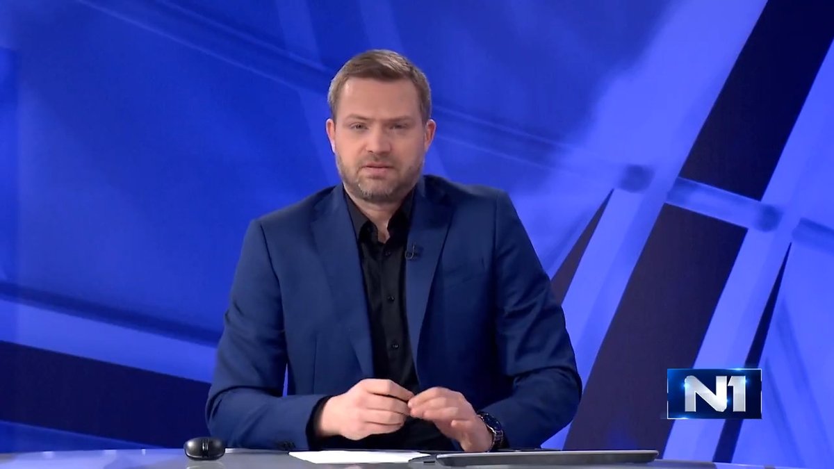 Svaka bi ga majka poželela za zeta. Svaka bi ga žena poželela za muža. Svaki muškarac bi mu pozavideo na izgledu. Svaka novinarska kuća,svaka televizija bi ga poželela u svojim redovima. Bane Šovljanski, kad progovori kao da mačem seče...
