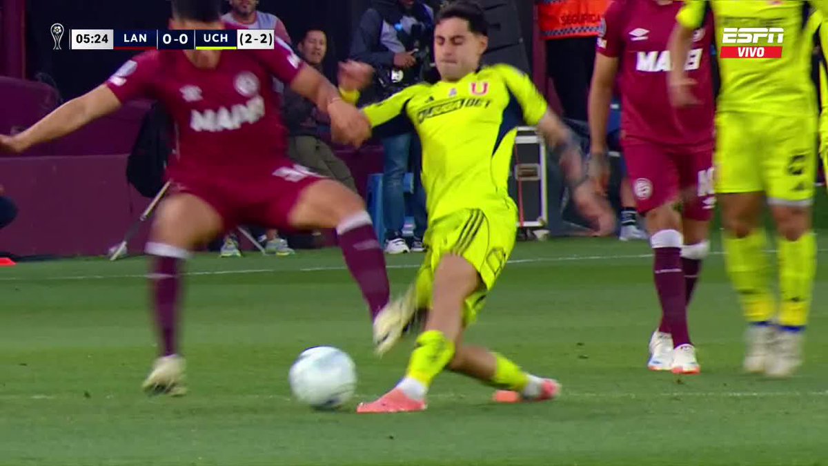 "ROBO" Por la no expulsión de Cardozo en el partido de Lanús ante Universidad de Chile por la Conmebol Sudamericana. Mirá el planchazo que le metió y no fueron ni a verla al VAR, y qué mierda van a ver si ni luz tienen los ladrones hijos de re mil putas.