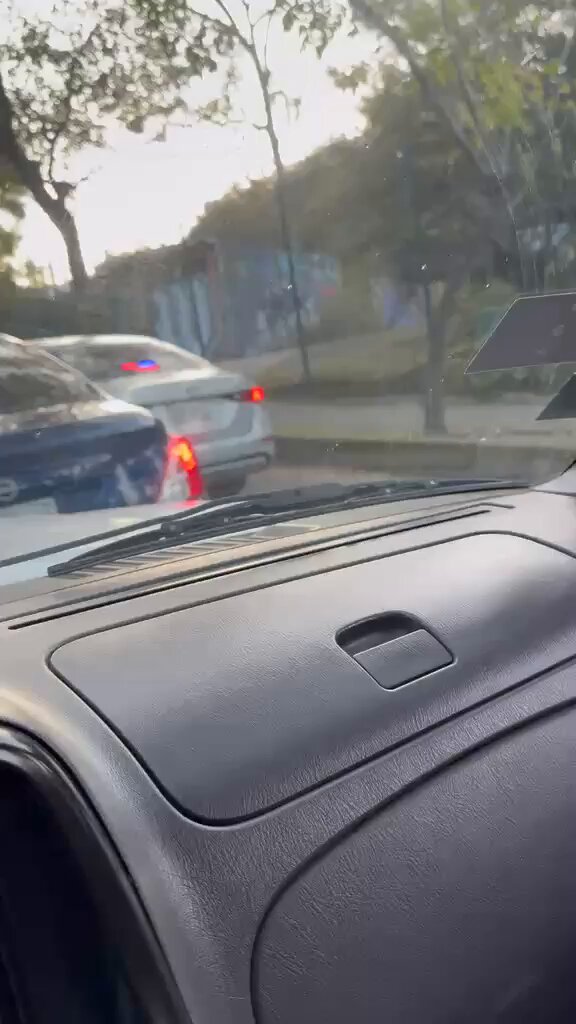 Ya cualquier mugroso le pone luces de policia a su coche y anda como si nada en la CDMX.