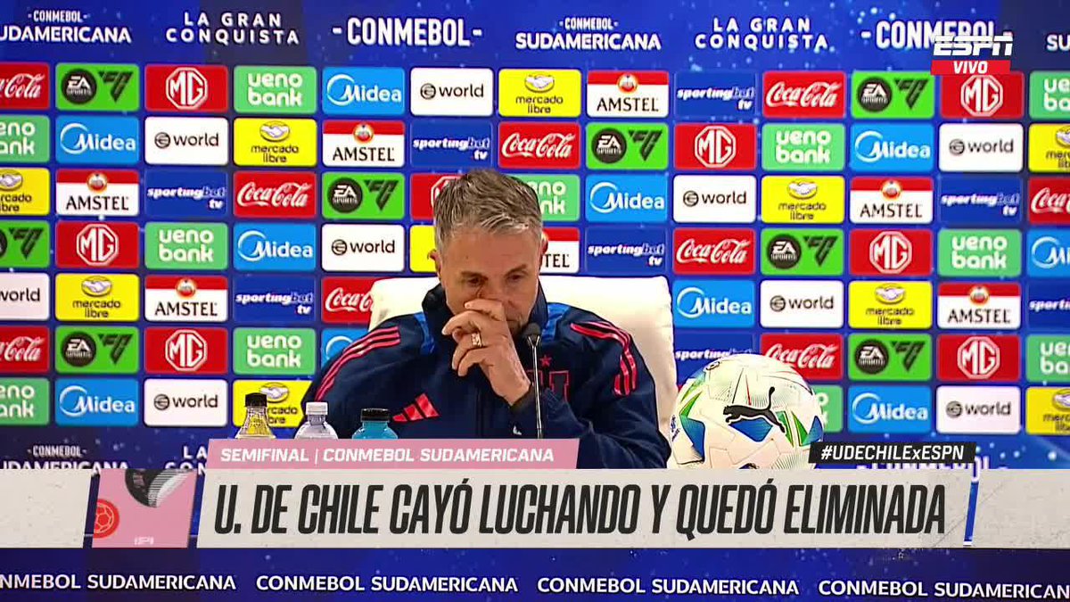 "LA POSIBLE MANO NO LA VI EN VIDEO" Gustavo Álvarez, entrenador de la U. de Chile, habló de la polémica jugada luego de la eliminación de los Azules de la CONMEBOL #Sudamericana. Mira #ESPNEquipoFChile en el Plan Premium de #DisneyPlus.