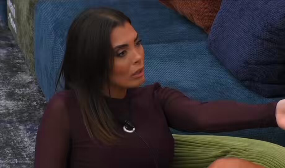 Grazia: il discorso di Giulia non è troppo poco sensato, lei ha detto “non abbiamo mai parlato”. tu devi parlare di più e abbracciare di meno 👑 #grandefratello