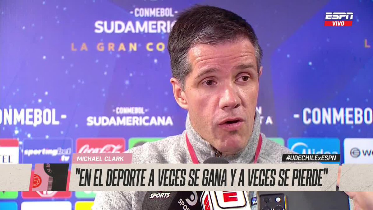 "QUIZÁS SI HUBIÉSEMOS LLEGADO CON ALGUNOS DÍAS MÁS LIBRES PODRÍAMOS HABER TENIDO MÁS CHISPA" Michael Clark, presidente de Azul Azul, lamentó no tener un mayor descanso de cara al duelo ante Lanús por Copa Sudamericana. Mira #ESPNEquipoFChile en el Plan Premium de #DisneyPlus.