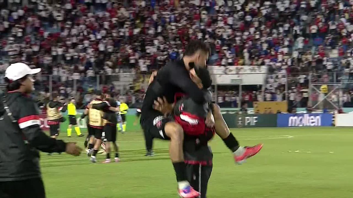 🇨🇷LA LIGA LE DICE HOLA A SU TERCERA FINAL CENTROAMERICANA CONSECUTIVA🦁🔥 Tras fallar TODOS SUS TIROS, el Olimpia no pudo con Alajuelense y el león tico irá por su TRICAMPEONATO😱 ▶️Todos los juegos de la 🏆#CopaCentroamericana en el Plan Premium de #DisneyPlus