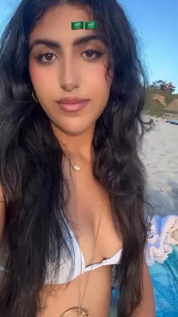 الناس طالعين يصلون الجمعه وانت هنا تحلب على عماتك😵‍💫