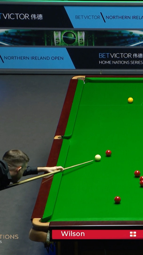 Ghosts like snooker!? 👻🎱 Watch as the red ball mysteriously moves on its own... spooky 😱