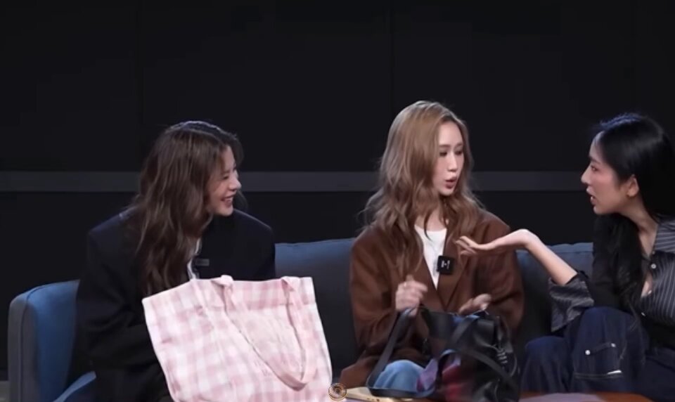 jane turning into an ambivert for kao is honestly so heartwarming, we can literally tell kao laughs so much because of her.