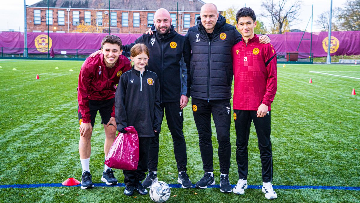 Meet Arianna. The ten-year-old hero who cares for her mum and brothers. On Saturday, she will lead out the team at Hampden. And we couldn't be prouder to have her with us 🧡 Upon hearing about Arianna's story, Jens Berthel Askou wanted to meet her ahead of the big day.