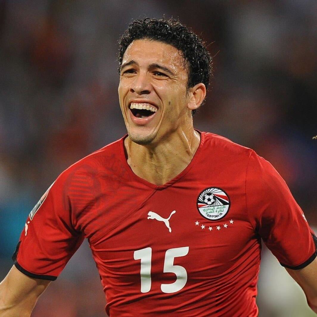 جدو مين إللي واخده حسن شحاته ؟ واخد مهاجم الإتحاد السكندري والكاميرون عندها إيتو بتاع انتر ميلان وساحل العاج معاها دروجبا بتاع تشيلسي!
