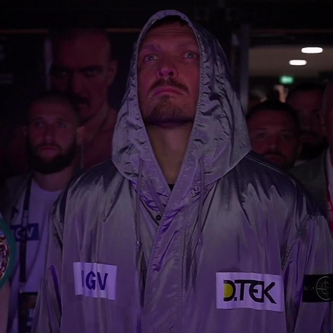 A 𝙗𝙤𝙣𝙚-𝙘𝙝𝙞𝙡𝙡𝙞𝙣𝙜 Oleksandr Usyk ring walk this Halloween 🥶