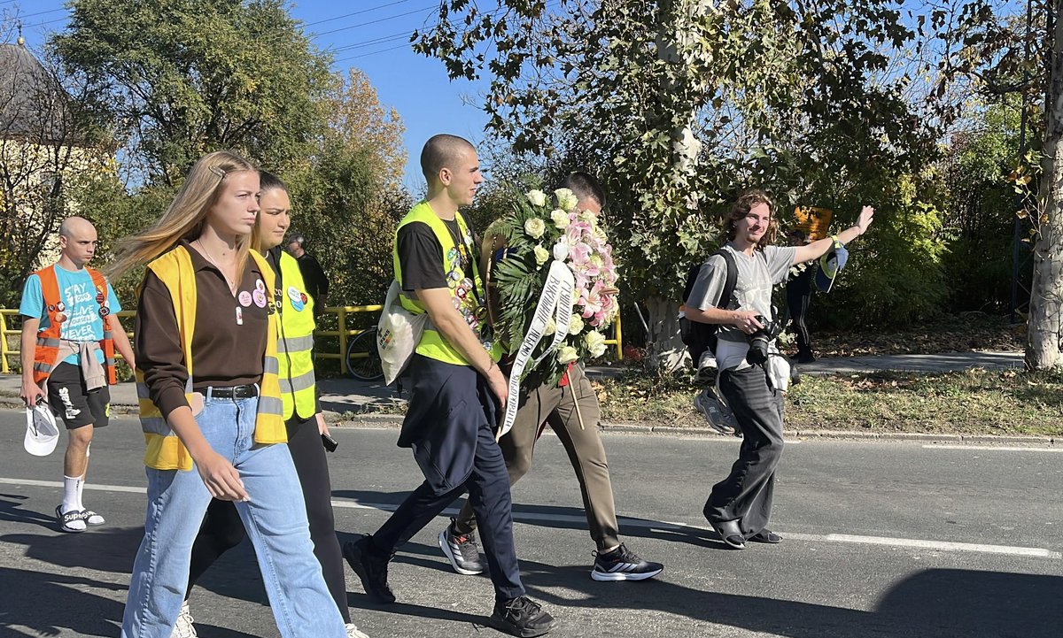 Umesto sa pištaljkama i vuvuzelama, studenti su ušli u Zmajevo i Stepanovićevo u tišini 👇