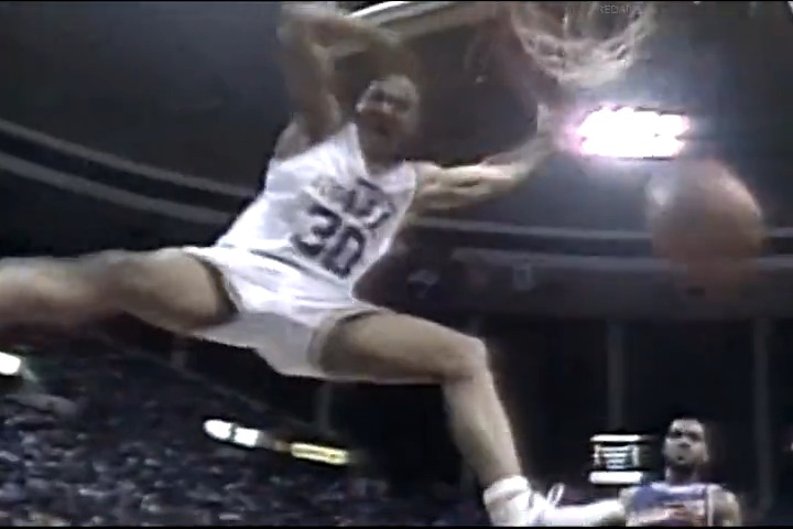 One of the most underrated game dunkers of the 90s! HBD Blue Edwards😤