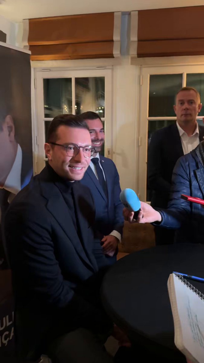 Ce livre, c’est d’abord le récit de rencontres partout dans le pays, avec une France qui souffre, mais qui espère aussi, qui travaille, qui ne lâche rien, et qui refuse de disparaître au 21ème siècle. #Joigny