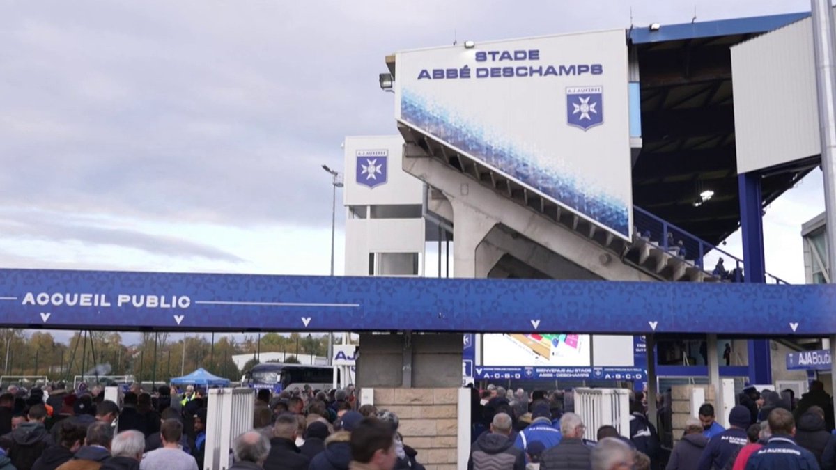 ⚽ #LeMagLigue1 | On a testé le stade de l'Abbé Deschamps ! 🔎 Les équipes du Mag Ligue 1 testent le stade l'Abbé Deschamps à Auxerre. 4 critères sont observés l'accueil, le rapport qualité prix, l'ambiance et la culture club. 📺 L'émission en replay :