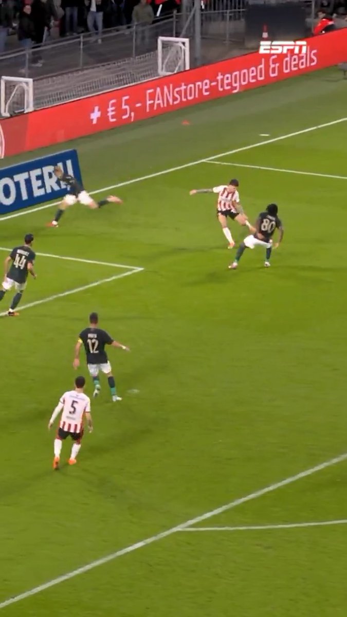 Wat een 𝐡𝐞𝐞𝐫𝐥𝐢𝐣𝐤𝐞 solo van Dennis Man! 😍 #psvfor