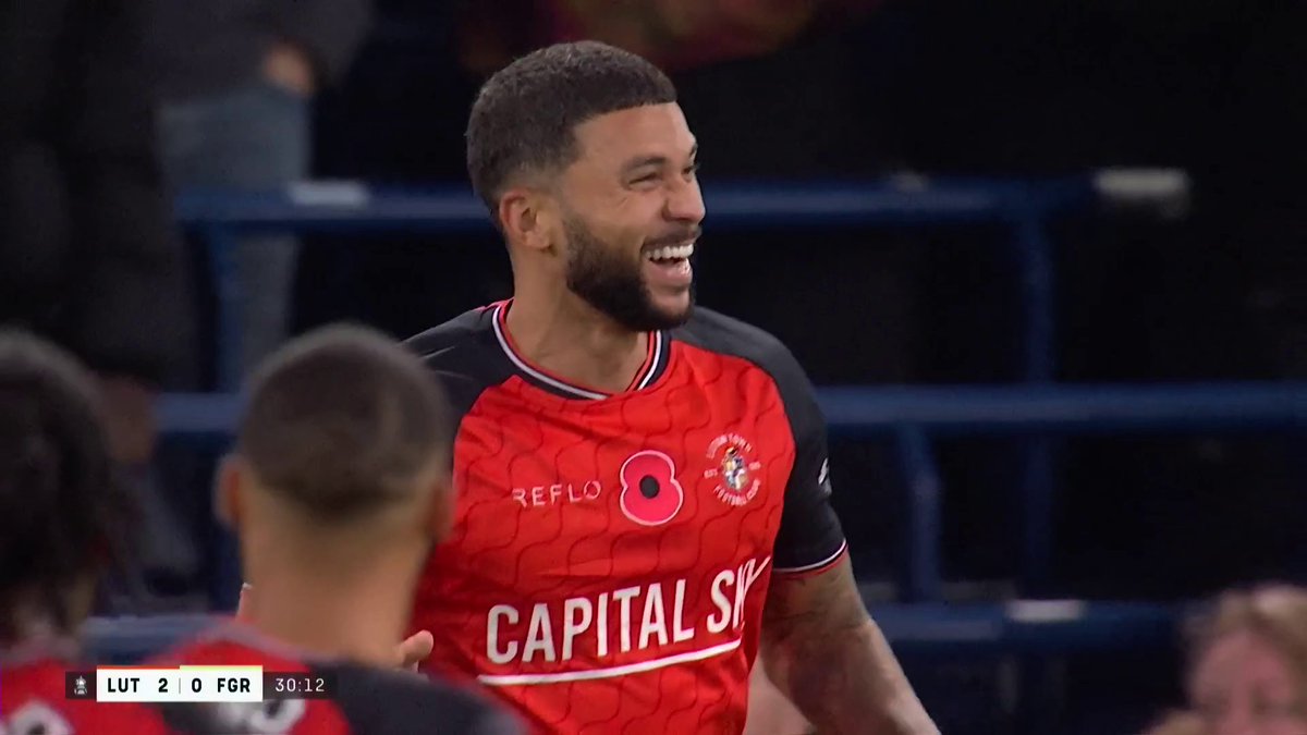 Luton double their lead, as veteran striker Nakhi Wells is on hand to tap home after Bramall's free kick is spilled at his feet ⚽️ One that Pagel won't want to see again 🫣 📺 TNT Sports &amp; discovery+ UK