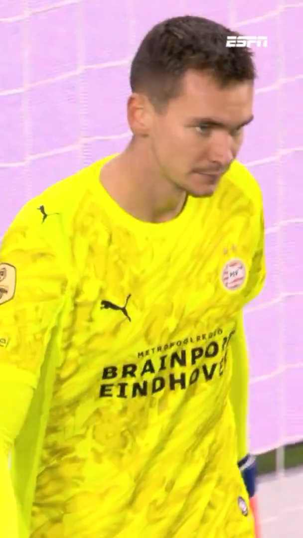 😬 Matej Kovar gaat twee keer in de fout, Fortuna doet wat terug: 3-1. #psvfor