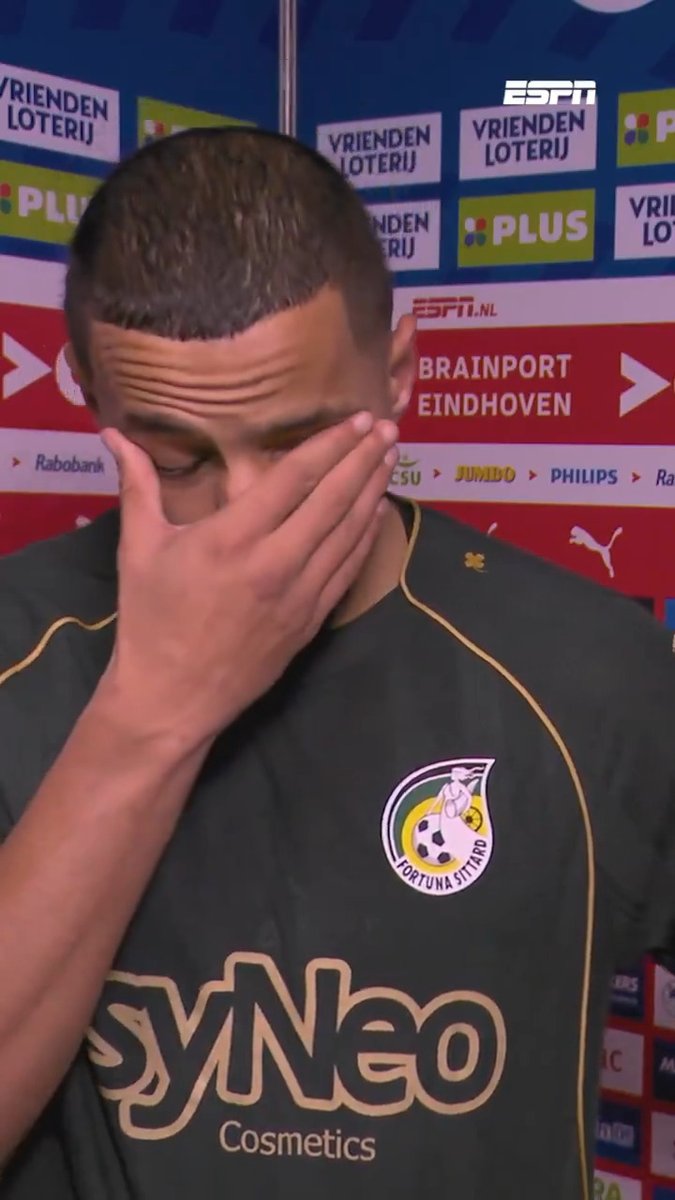 Mohamed Ihattaren emotioneel na applaus van PSV-supporters bij terugkeer in Eindhoven ❤️👏 "Kippenvel. Dat raakt mij enorm"
